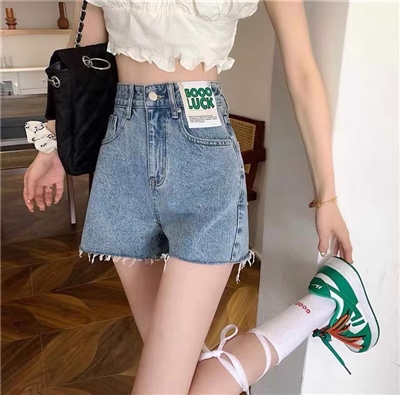 女裝雜款牛仔短褲量大從優(yōu)
